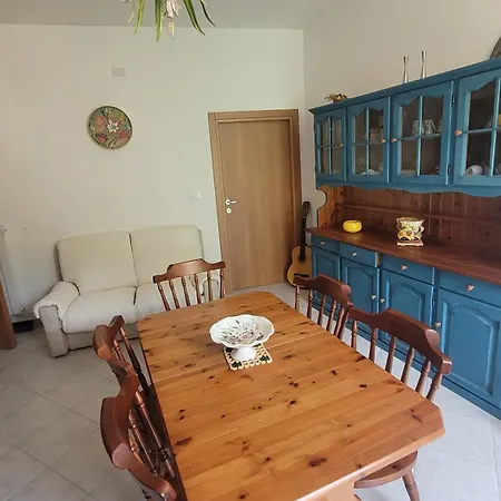 A Casa Di Ines Дом отдыха Introdacqua